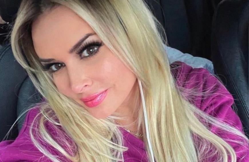2021 wagte Daniela Katzenberger eine riesige Veränderung: Der für seine platinblonde Mähne bekannte TV-Star trennte sich von seinem Markenzeichen. Dani trägt ihre Haare jetzt mit dunklerem Ansatz und deutlich wärmer. Ihre Fans lieben es, doch die Ehefrau von Lucas Cordalis hat sich nach eigenen Angaben noch nicht ganz damit abgefunden, dass sie nicht mehr wasserstoffblond ist.