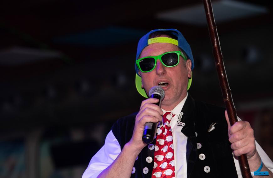 Aufgrund der Coronakrise konnte der Entertainer nicht wie gewohnt als Sänger auftreten ...