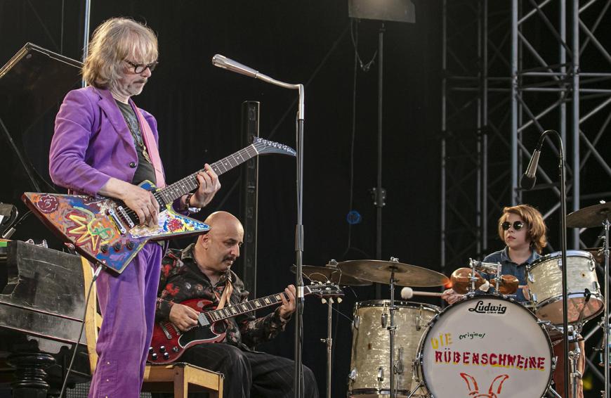 Der Sohnemann begleitete seinen Vater schon am Schlagzeug auf Tournee.