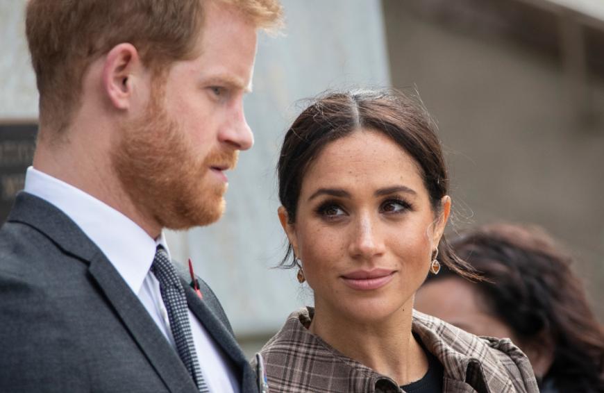 Mit seiner Frau, der Herzogin Meghan, hat der das Königshaus verlassen. Nun hat er einen neuen Plan, um gegen seine Familie zu wettern ...
