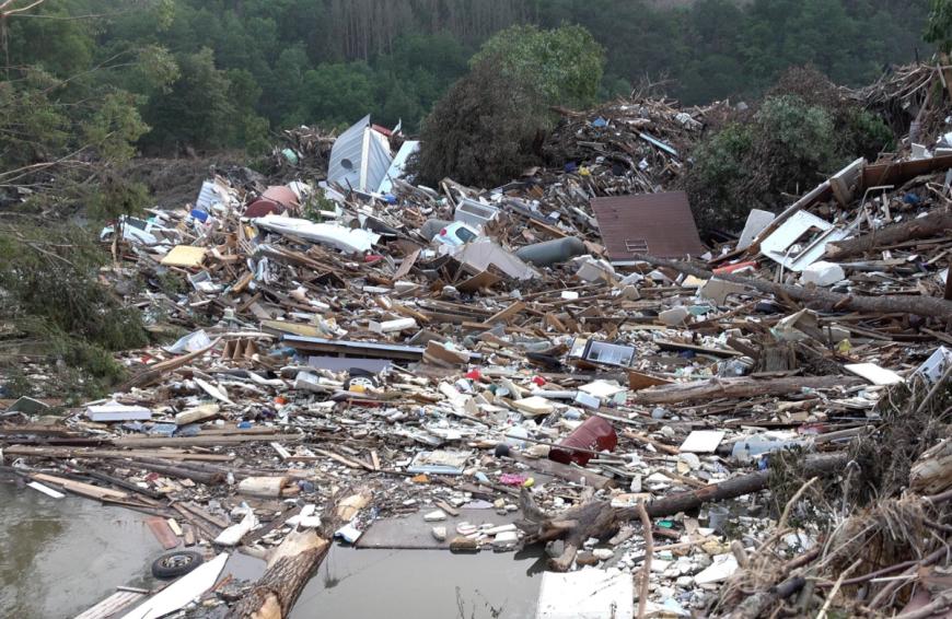 Die 50-Jährige sprach allen Betroffenen der verheerenden Hochwasser-Katastrophe ihr Mitgefühl aus. In vielen Regionen Deutschlands traf die Flut die Menschen besonders hart. Etliche stehen vor dem Nichts, mindestens 165 Menschen haben bereits ihr Leben verloren.