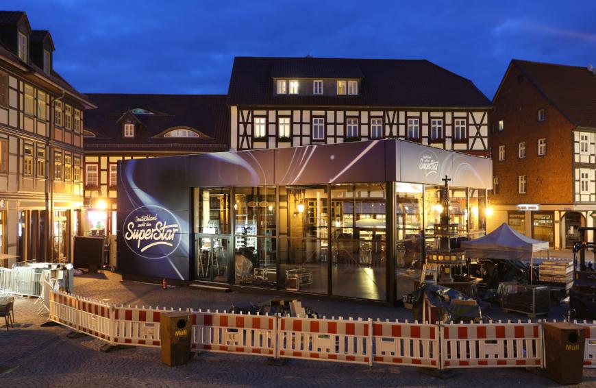 Dort stehen die DSDS-Aufbauten schon bereit.