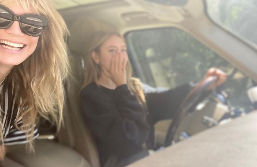 ... und auch sonst scheint der Teenager ihrer Mama nacheifern zu wollen. Model-Mama Heidi Klum ist dafür bekannt, sich gerne mal freizügig im Netz zu zeigen und ihre 17-jährige Tochter zog kürzlich nach. Doch genau solche Fotos rufen auch viele sexistische Kommentare auf den Plan.
