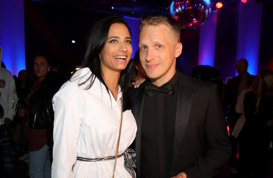 Der Comedian war gestern mit seiner Frau Amira Pocher bei der Sat.1-Spendengala und traf dort auf die Influencer.