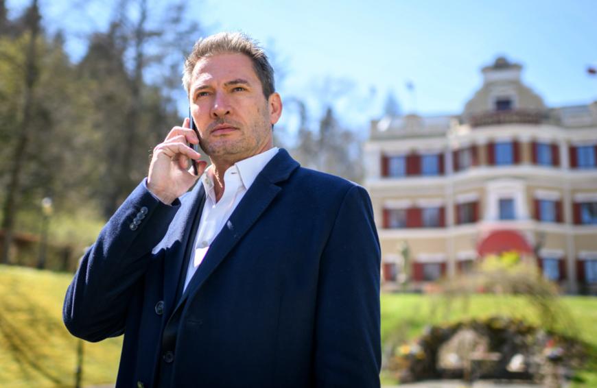 Immer wieder gibt es Gerüchte, Dieter Bach könnte aus der Serie aussteigen. Nun hat er sich in einem Interview sehr klar dazu geäußert ...