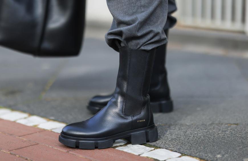 Psst! Wir kennen den Schuh-Trend für den Herbst: Chelsea Boots sind wieder total angesagt. Und wir haben ein reduziertes Paar entdeckt, die absolute Must-haves sind!