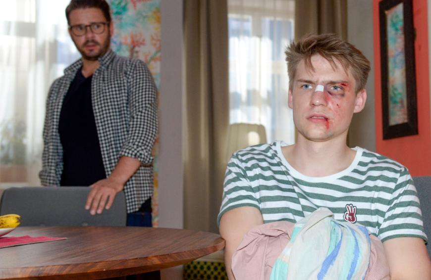 ... traumatisiert von dem brutalen Überfall will Moritz mit niemandem über das Erlebte sprechen.