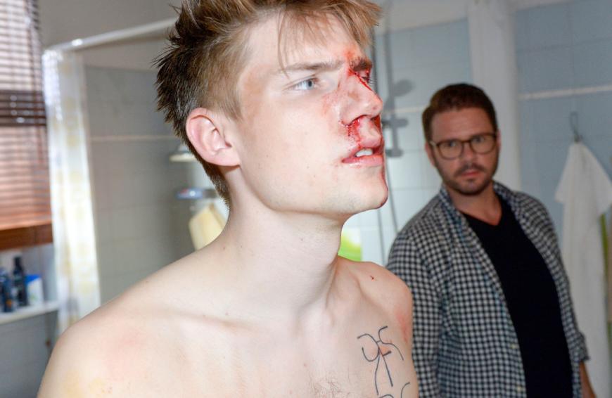 Tuner (Thomas Drechsel) ist es, der den schwer verletzten Moritz schließlich findet und mit zu sich nach Hause nimmt ...