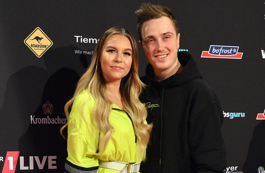 Dagi Bee und ihr Mann Eugen ließen die Baby-Bombe bei YouTube und Instagram platzen.