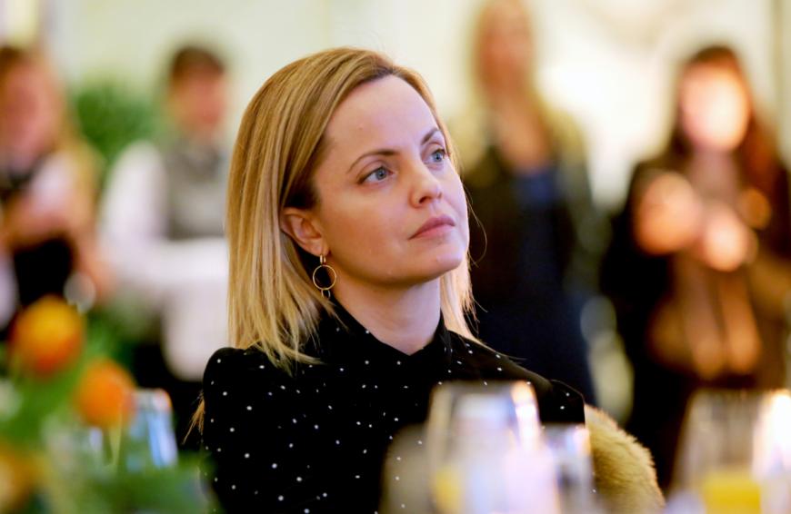 Schauspielerin Mena Suvari hat über schlimme Erfahrungen in ihrer Vergangenheit gesprochen.