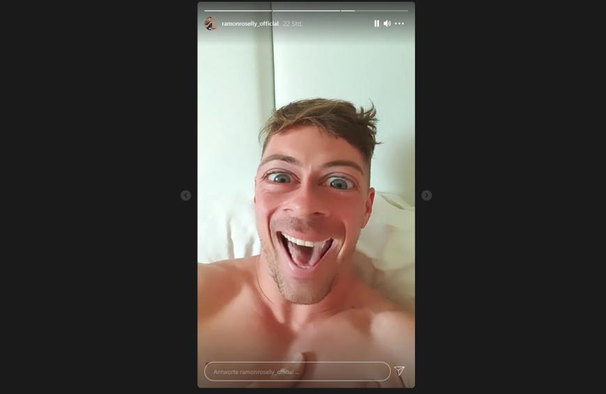 ... riesigen Augen und breitem Mund, dazu spricht er in ...