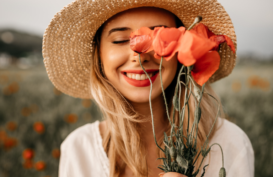 Du suchst nach dem perfekten Lippenstift für den Sommer? Wir haben drei Lipsticks entdeckt, die an heißen Tagen in jede Beauty-Bag gehören!