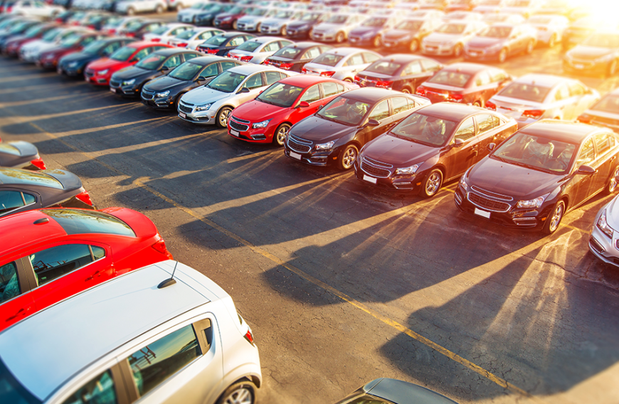 Das erste eigene Auto ist für Fahranfänger etwas ganz Besonderes, doch beim Kauf eines Fahrzeugs sollte vor allem auf die Ausstattung geachtet werden.