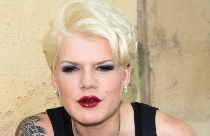 Doch lange sah es so aus, als würde das emotionale Treffen mit ihrem Mann für Melanie nicht nach Wunsch verlaufen.