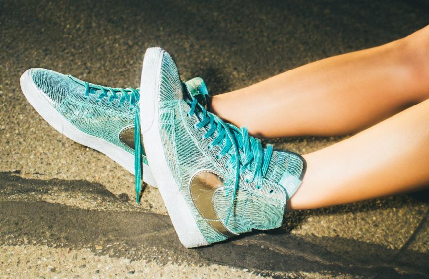 Juhu, die Sneaker-Trends für den Herbst sind da – und die sind ganz schön bunt!
