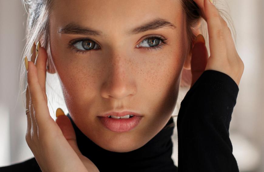 Dieses Hyaluron-Serum strafft die Haut wie ein Lifting. 
