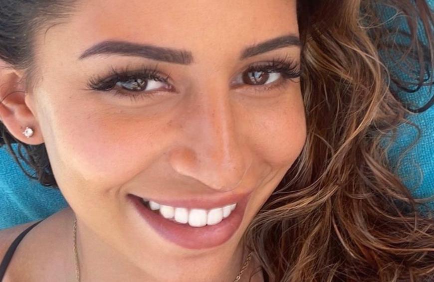 Eva Benetatou genießt die Zeit mit ihrem kleinen Baby in vollen Zügen.
