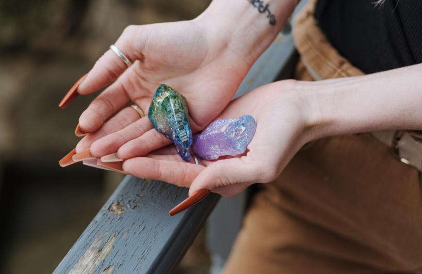 Hat der Opal besondere Eigenschaften, die nahzue magisch sind? 