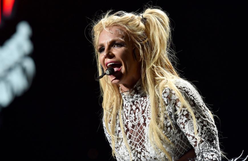Eine ehemalige Angestellte macht dem Popstar nun heftige Vorwürfe.