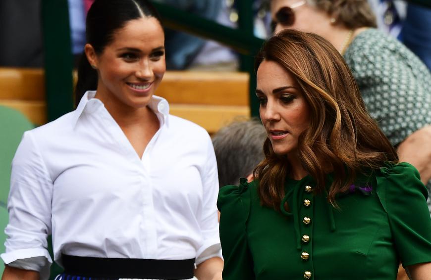 Das Verhältnis zwischen den Herzoginnen Meghan (l.) und Kate gilt als schwierig.