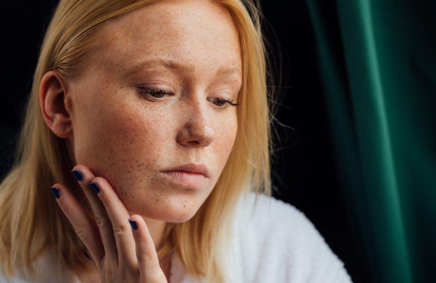 In dem "Spot Stick" von Australian Bodycare ist Teebaumöl enthalten, welches aufgrund seiner antibakteriellen und entzündungshemmenden Wirkung besonders effektiv im Kampf gegen Pickel ist.
