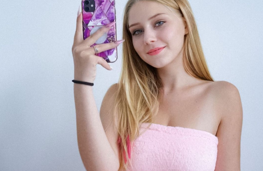 Für dieses Selfie muss Loredana Wollny jetzt Kritik einstecken. Der Grund? Einige User finden, dass sich die Tochter von Silvia Wollny für ihre 17 Jahre zu freizügig im Internet zeigt.