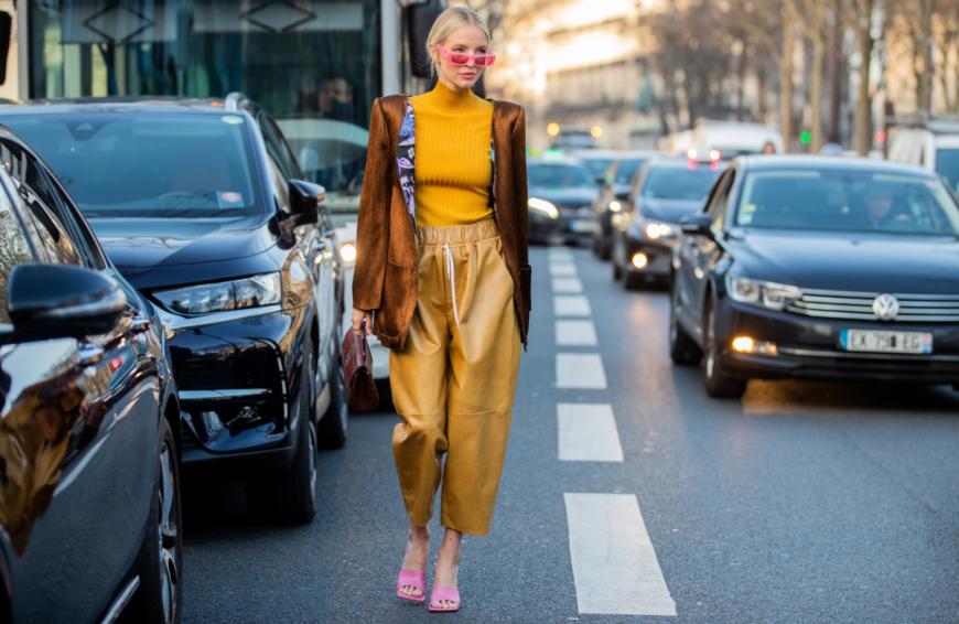 Influencerin Leonie Hanne kennt die neusten Fashion-Trends und weiß daher ganz genau, wie wir modisch durch den Herbst kommen. 