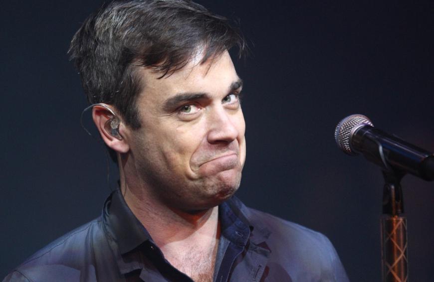 Backstage soll er die Hosen vor dem Comedian runtergelassen haben.