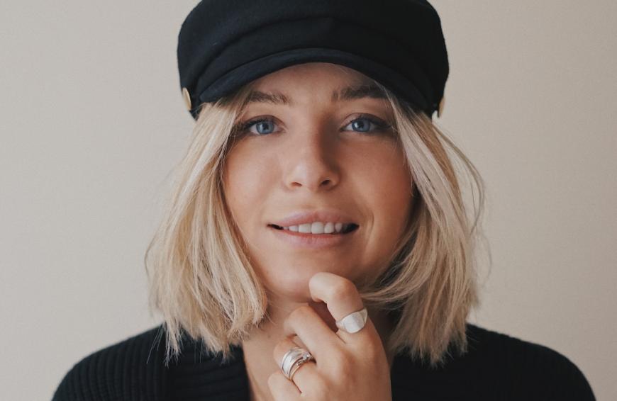 Makellose Haut? Dieser Traum wird mit einem Retinol-Booster-Serum wahr. Es wirkt gleich 4-fach gegen Falten.