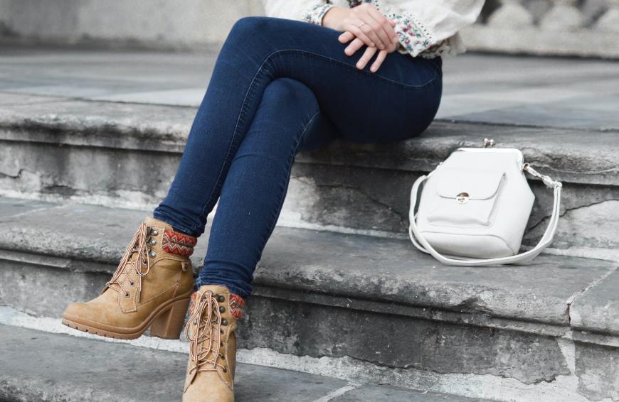 Der Herbst ist da und bringt wieder viele neue Fashion-Trends mit. Auf welche Jeans-Modelle wir jetzt setzen, erfährst du hier!