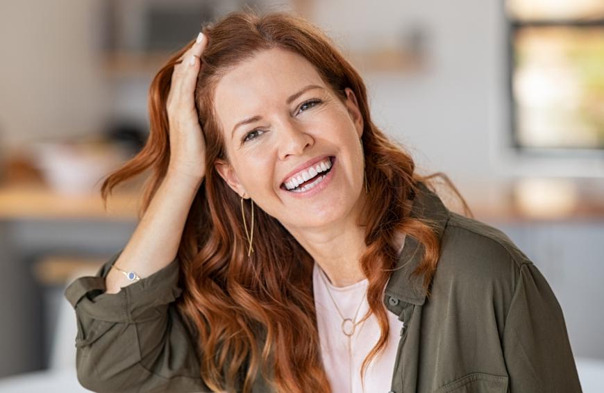 Frauen in den Wechseljahren schwören auf ein ganz bestimmtes Shampoo!
