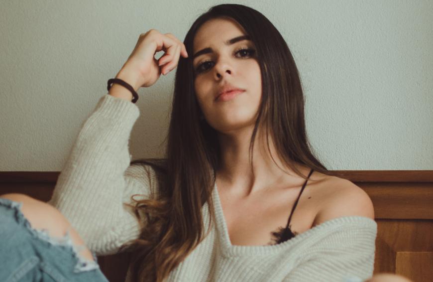 Mit einem preisgekrönten Retinol-Serum werden selbst tiefste Falten reduziert. 
