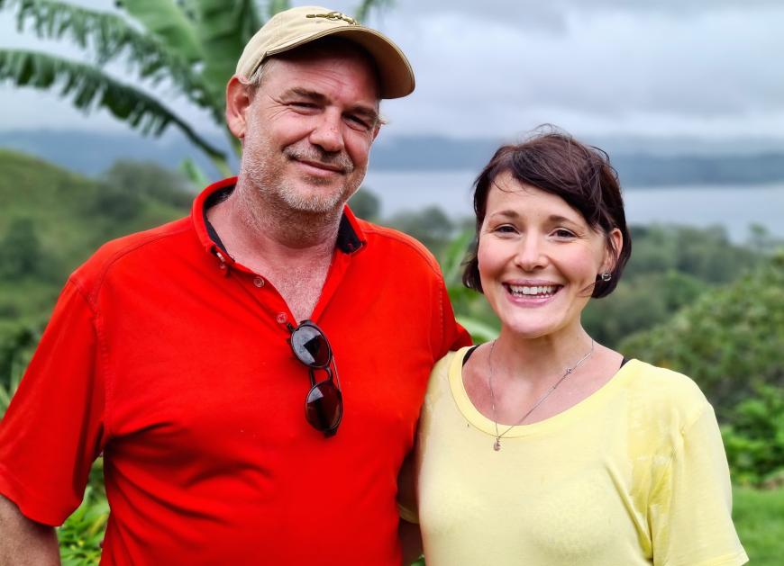 Hofdame Nicola, die nämlich auch in Costa Rica lebt, war angeblich als zusätzliche Produktionsmitarbeiterin dabei. Seither sollen beide in Kontakt miteinander stehen.