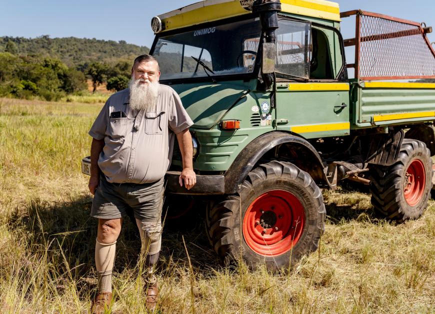 Kurz vor TV-Start wurde bekannt, dass der Kaffeebauer aus Südafrika nach kurzer schwerer Krankheit mit nur 64 Jahren gestorben ist. Auf Wunsch seiner Söhne wurden die Folgen aber trotzdem im Fernsehen gezeigt.