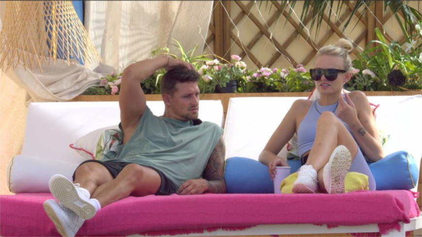 Jannik und Franzi bandelten an, doch weil er auch mit ihr zweigleisig fuhr, bekommt er ihre Wut nun zu spüren.