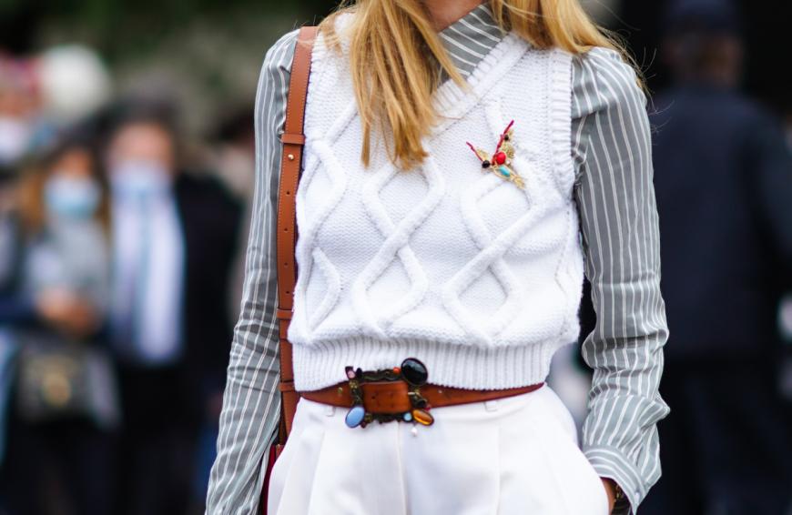 Pullunder liegen diesen Herbst voll im Trend – und ein Modell geht weltweit durch die Decke!