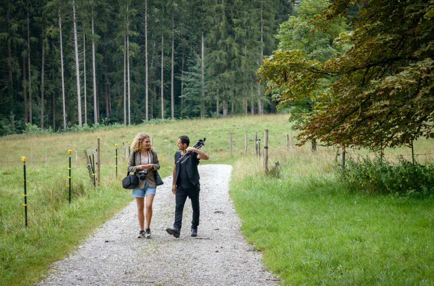 Was Dexter und Maja hier wohl besprechen?
