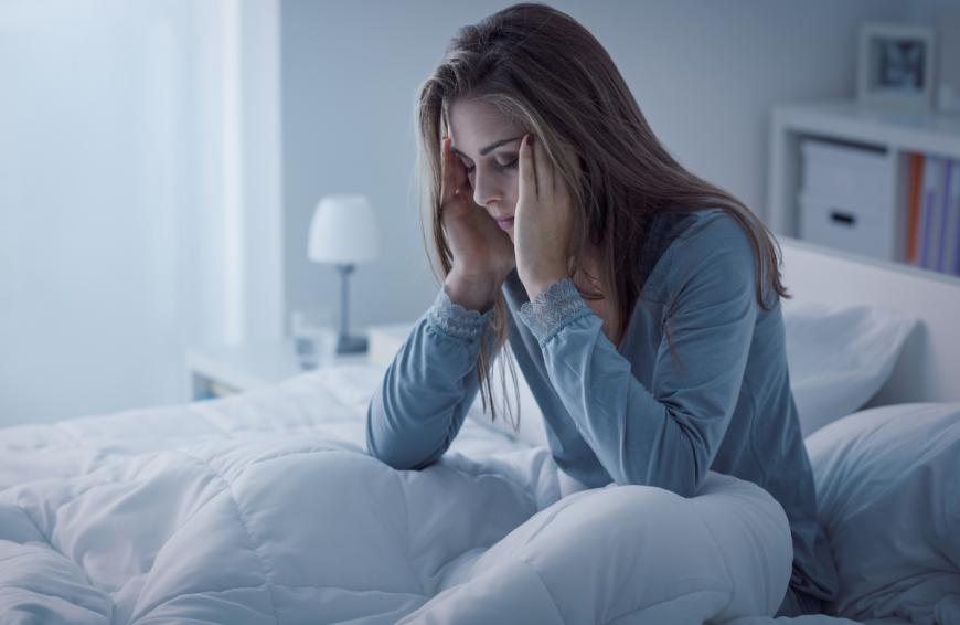 Du kannst einfach nicht Einschlafen? Hier findest du 5 Tipps, mit denen du deine Schlafprobleme in den Griff bekommen kannst. 