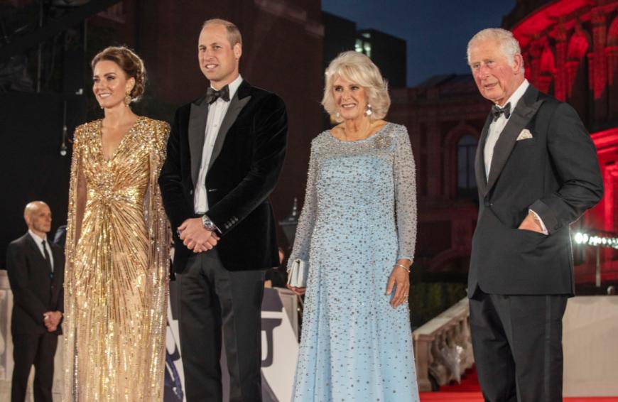 Bei der James-Bond-Premiere sollten die Cambridges den angeschlagenen Hof des Königshauses retten.