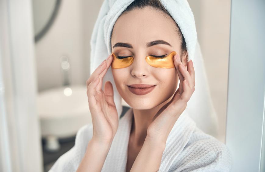 Psst! Es gibt Augenpads mit Vitamin C, die einen besonders hohen Anti-Aging-Effekt versprechen!