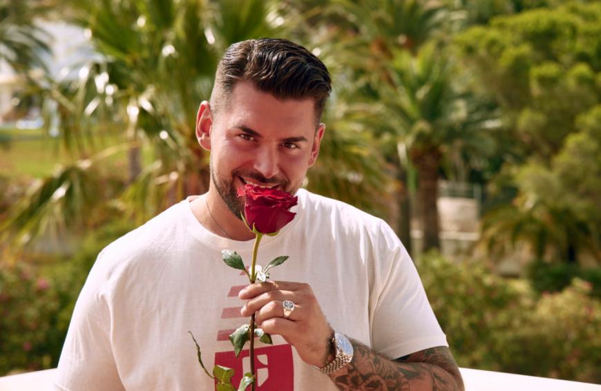 Ioannis, 31, wollte letztes Jahr das Herz von Rosenverteilerin Melissa erobern. Viele Zuschauer hielten ihn für einen totalen Macho. Ob er daraus gelernt hat?