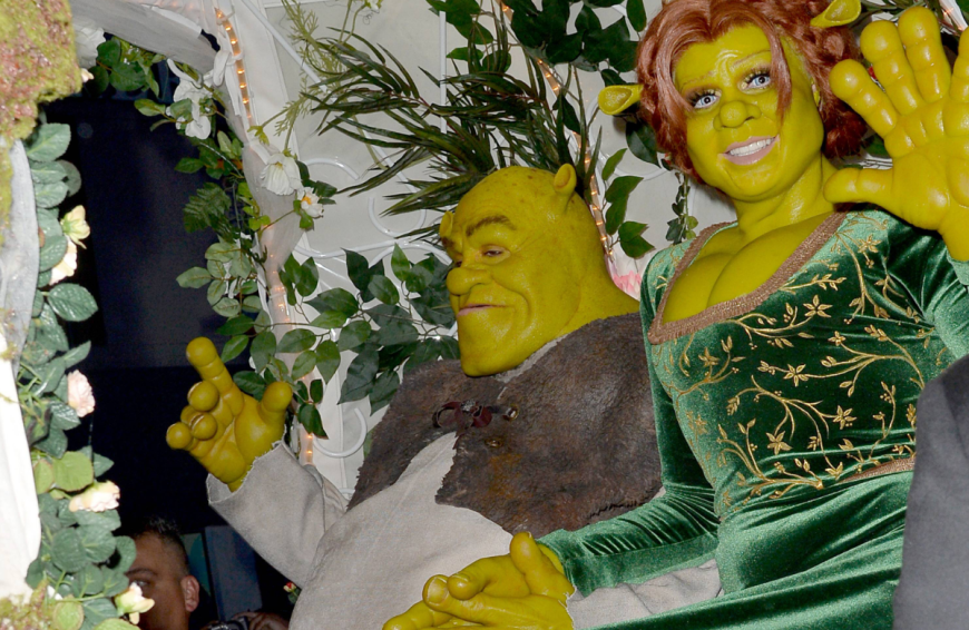 2018 tauchte Heidi Klum zu Halloween auch erstmals mit ihrem heutigen Ehemann Tom Kaulitz auf ihrer Party auf - verkleidet als Shrek und Fiona.