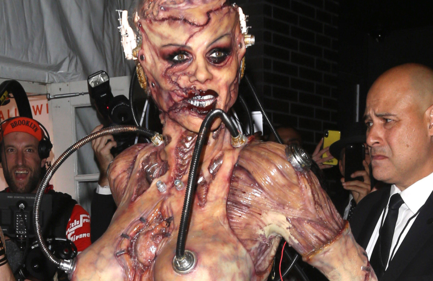 Die GNTM-Chefin sagt auch in diesem Jahr wieder ihre legendäre Halloween-Party ab. Seit zwanzig Jahren veranstaltet die 49-Jährige jährlich die Grusel-Sause - und lässt sich dafür jedes Jahr aufs neue schaurig-schöne Kostüme einfallen.