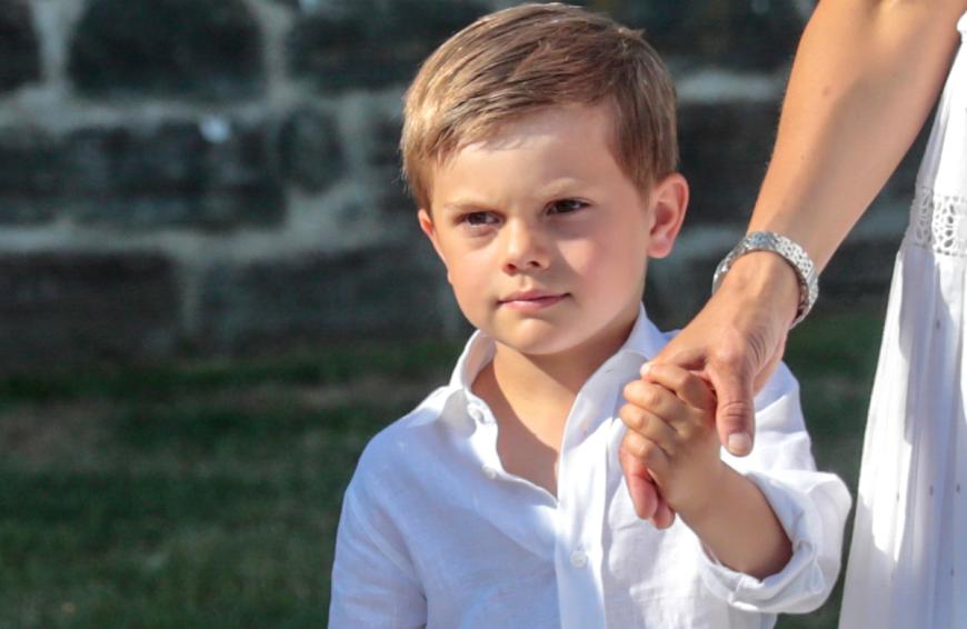 Prinz Oscar ist der ganze Stolz von Mama Victoria und Papa Daniel.