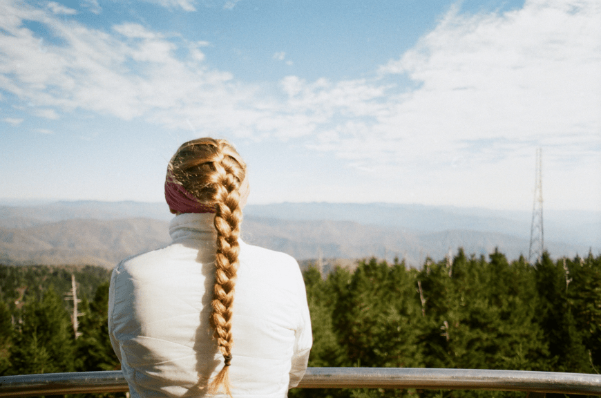 French Braids sind schön, aber auch anstrengend. Mit diesem Trick musst du dich nicht mehr mit einer aufwendigen Prozedur herumschlagen. 