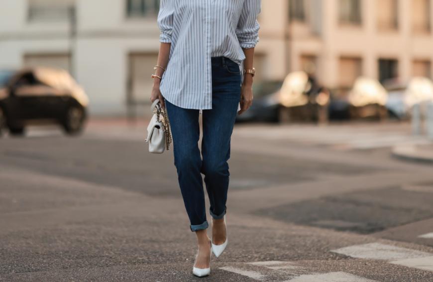 Mit Straight Leg Jeans bist du bestens angezogen. Dieses Denim-Modell steht einfach jeder Frau und schmeichelt jeder Figur!