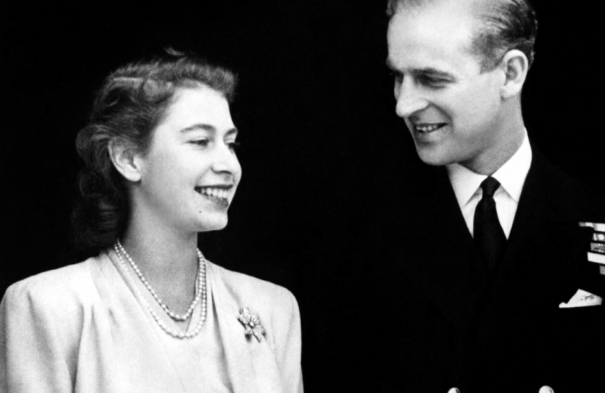 Doch für ihre Liebe mussten die Monarchen, vor allem aber Prinz Philip, einige Opfer bringen.