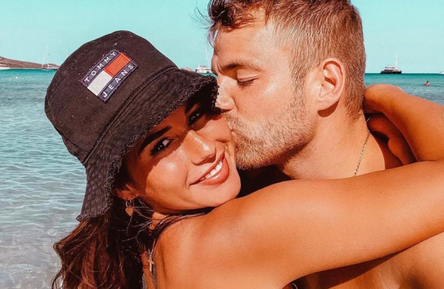 Mittlerweile ist Sarah Engels wieder in festen Händen: Im Sommer 2021 heiratete sie Fußballer Julian Büscher, in wenigen Wochen erwartet das Paar eine Tochter.