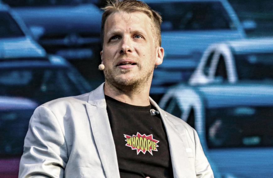 In seinem Podcast hatte Oliver Pocher einst darauf gewettet, dass Michael Wendler und Laura Müller keine fünf Jahre zusammen bleiben würden - falls doch, bekäme die 21-Jährige von ihm eine Million Euro.