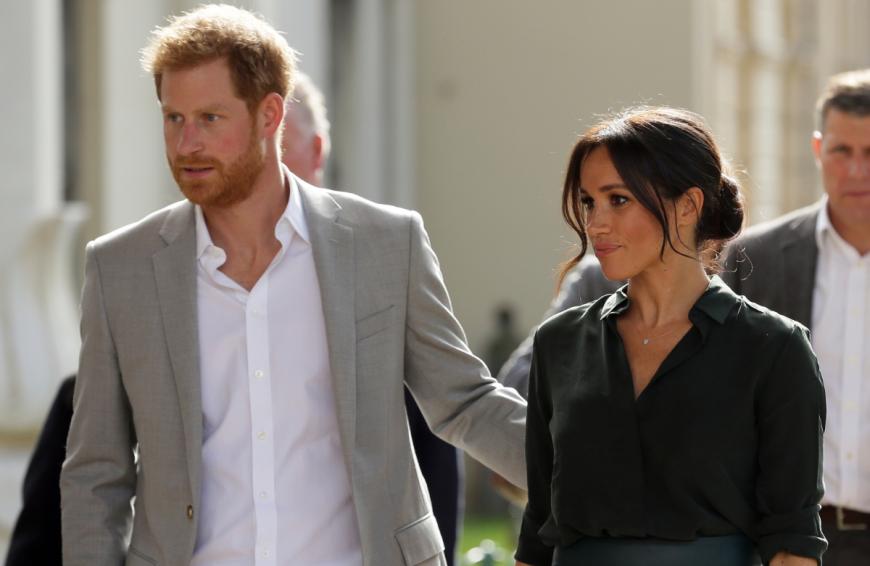 Darüber hinaus behauptet der Autor, dass Prinz William einen großen Beitrag dazu geleistet haben soll, dass sich Harry und Meghan von der Königsfamilie distanziert haben.